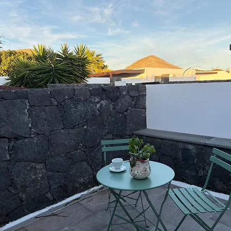 Villa Blanco Villa Privada Con Patio Soleado Y Bbq Ideal Para Escapada Romantica En Lanzarote Willa