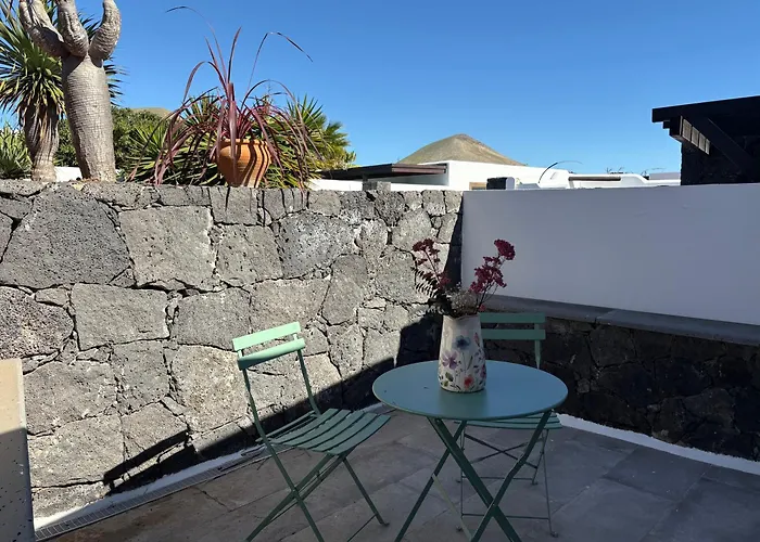 Blanco Privada Con Patio Volcanico Terraza Barbacoa Villa Tías