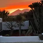 Blanco Privada Con Patio Soleado Y Bbq Ideal Escapada Romantica En Lanzarote