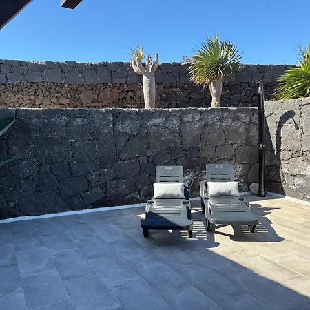 Blanco Privada Con Patio Soleado Y Bbq Ideal Escapada Romantica En Lanzarote