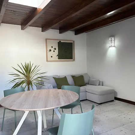 Blanco Privada Con Patio Volcanico Terraza Barbacoa Villa Tías