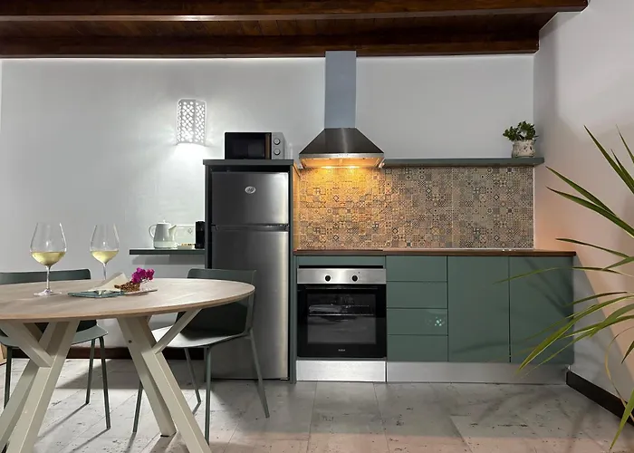 Blanco Privada Con Patio Soleado Y Bbq Ideal Escapada Romantica En Lanzarote ヴィラ ティアス