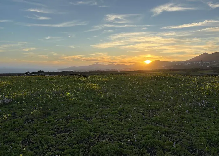 Blanco Privada Con Patio Soleado Y Bbq Ideal Escapada Romantica En Lanzarote * ティアス