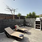 Blanco Privada Con Patio Volcánico Terraza Barbacoa Tías